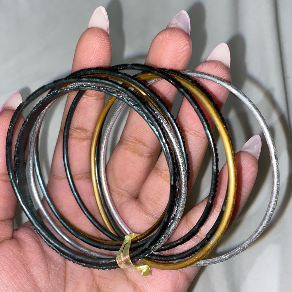 Super cute set of metallic and chrome bangles 💚🤎🖤🧡
